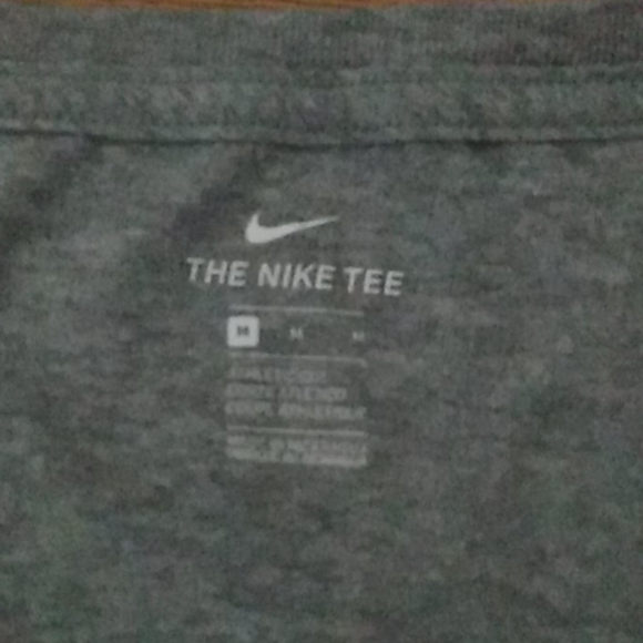 Nike T shirt - Picture 2 of 2